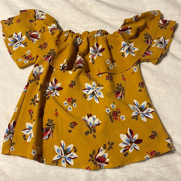 Brand: H.I.P. Size: S Color: yellow - Picture 1 of 3